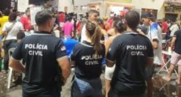 Polícia promove ação educativa sobre venda de bebidas em garrafas de vidro