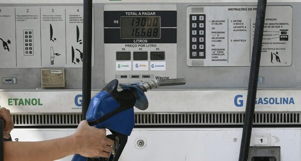 Governo federal zera Cofins do diesel e anuncia subsídio para reduzir preço do combustível