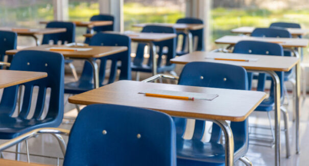 Câmara aprova projeto que prevê sanções para escolas que recusarem matrícula sem justificativa