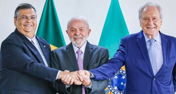Ao lado de Dino, Lula anuncia Ricardo Lewandowski como Ministro da Justiça