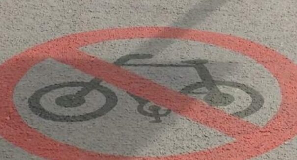 Circulação de ciclistas no calçadão da Avenida Litorânea é proibida pela Sinfra