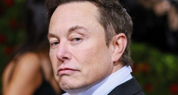 Neuralink, empresa de Elon Musk, anuncia primeiro implante de chip em cérebro humano