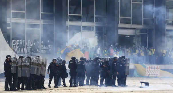 Especialistas apontam intenções por trás da tentativa de golpe em 8/1