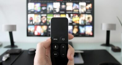 Lei prorroga até 2038 cota para produções brasileiras na TV paga