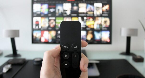 Lei prorroga até 2038 cota para produções brasileiras na TV paga