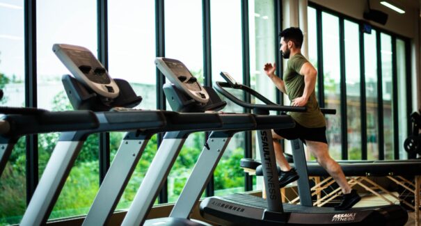 É normal sentir dor após o treino?