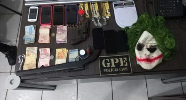 Operação policial prende quatro pessoas por associação criminosa em Caxias