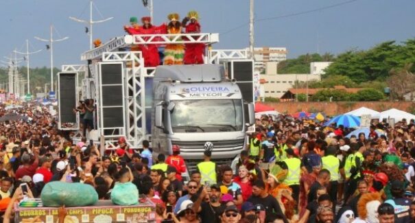 Diversidade musical reúne grande público no Pré-Carnaval na Avenida Litorânea