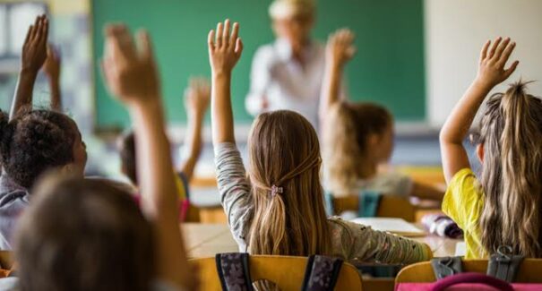 Saiba o que as escolas podem exigir ou não de alunos e responsáveis durante a matrícula