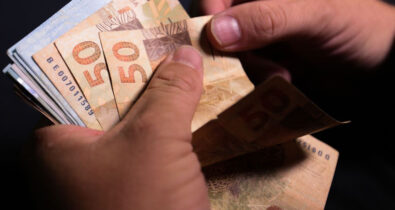 Salário mínimo de R$ 1.412 começa a ser pago nesta quinta-feira (1°)