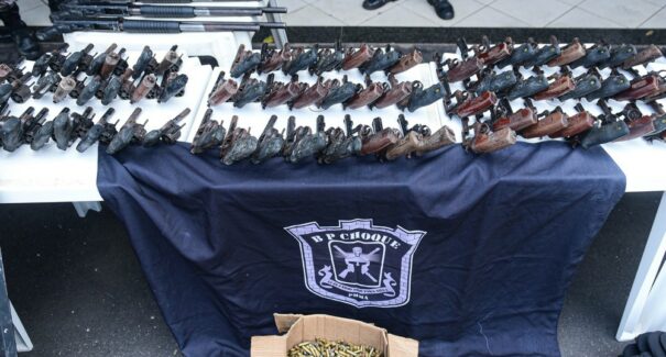 Operação apreende 139 armas de fogo em imóvel abandonado no bairro Renascença