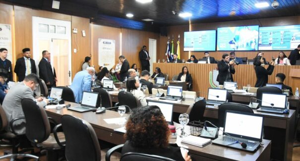 Câmara de São Luís aprova reajuste de 6% no salário dos professores