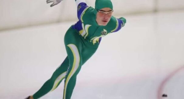 Patinador brasileiro de 23 anos é encontrado morto no sofá de casa na Suíça
