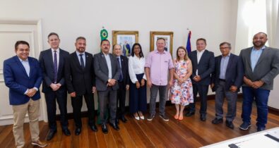 Governador Carlos Brandão recebe desembargadores e deputados