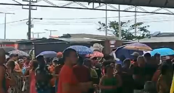 Confusão na entrega das cortesias para Passarela do Samba