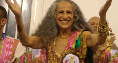 Maria Bethânia vai voltar a desfilar no Carnaval do RJ
