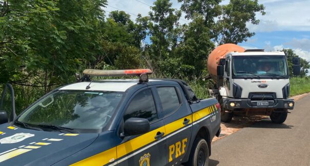 Condutor é flagrado despejando argamassa nas margens da BR-230, no MA