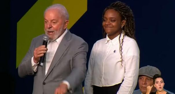 “Afrodescendente assim gosta de um batuque de tambor” diz Lula à jovem negra