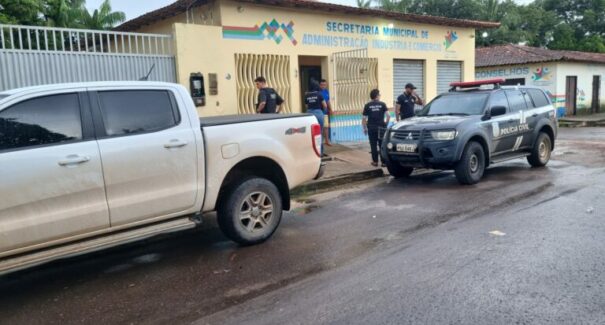 Polícia Civil cumpre mandados de busca e apreensão na casa do prefeito de Cândido Mendes