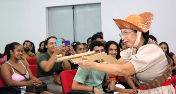 “O Auto da Compadessurda”: acadêmicos encenam releitura do clássico de Ariano Suassuna