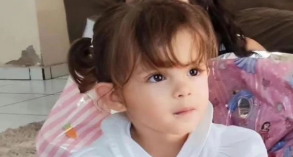 Criança de 3 anos se esconde embaixo de carro e acaba atropelada no interior do MA