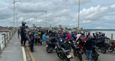 Motoristas e motociclistas de app fazem manifestação contra a regulamentação da categoria