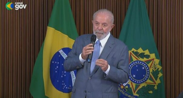 Com popularidade em queda, Lula reúne ministros no Palácio do Planalto