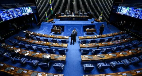 Câmara aprova regulamentação do IBS e retira teto para bebidas açucaradas