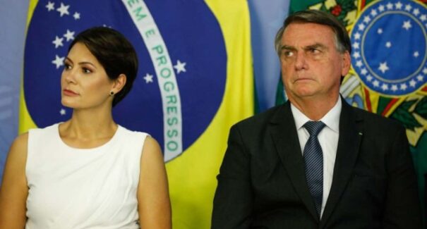 Moraes cobra comprovação de qualificação de irmão de Michelle indicado como cuidador de Bolsonaro
