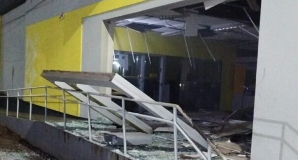 Criminosos explodem agência bancária em Rosário