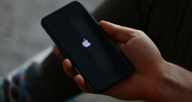 Apple implementa sistema de bloqueio para combater uso de peças roubadas em iPhones