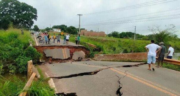 Após quatro meses, DNIT libera trecho que desabou na BR-222, em Santa Inês