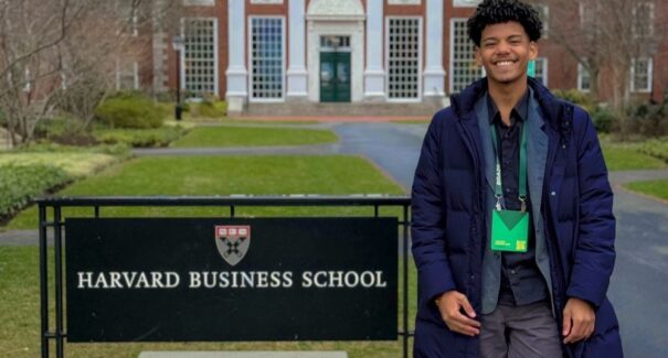 Jovem maranhense apresenta Bumba Meu Boi em evento acadêmico internacional