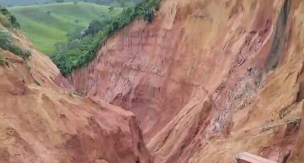 Voçorocas ameaçam engolir casas em Buriticupu