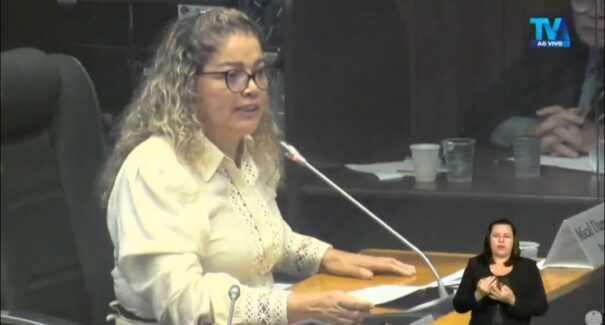 Deputada do MA propõe sessão só com homens no Dia da Família: “Mulher deve ser submissa”