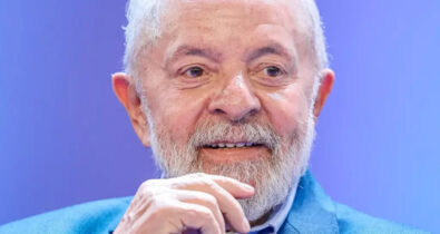 Lula comemora resultado do PIB e diz que Brasil está no rumo certo