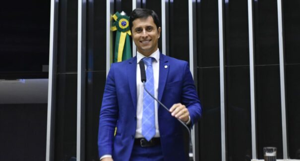Projeto de Duarte que garante água potável nas escolas é aprovado na Câmara