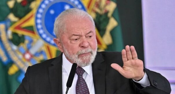 Lula lança programa ‘Acredita’, com crédito para Bolsa Família e Desenrola para MEIs