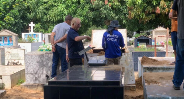 Suspeitos incendeiam túmulo de idoso em cemitério no interior do Maranhão
