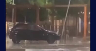 Vídeo: motorista derruba poste de praça em Santa Inês