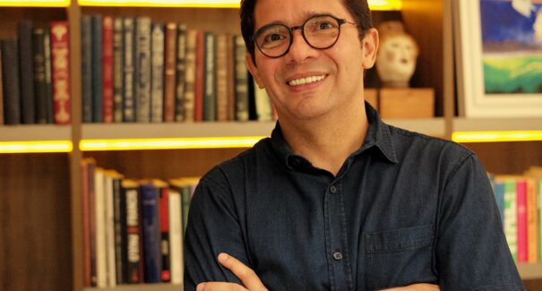 AML lança livro de Félix Alberto Lima e abre debate sobre jornalismo cultural