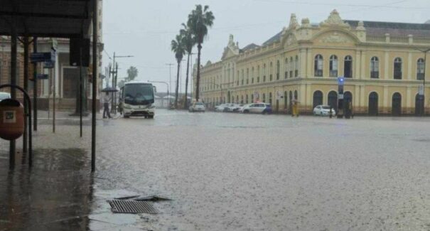 Com chuva forte, Porto Alegre registra novos alagamentos nesta quinta