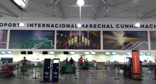 Celular de passageira sofre princípio de incêndio durante embarque de voo em São Luís