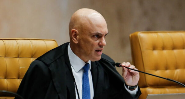 Alexandre de Moraes repreende advogado de ex-assessor de Jair Bolsonaro