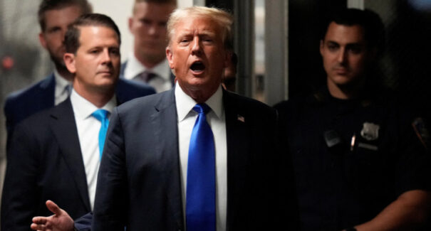 Donald Trump é condenado por fraude em processo envolvendo suborno a ex-atriz pornô