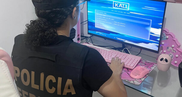 PF cumpre mandado de busca e apreensão contra homem suspeito de armazenar e divulgar conteúdo sexual infantil