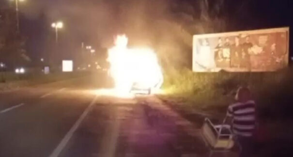 Carro pega fogo após apresentar problemas elétricos na BR-135