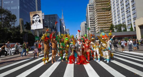 Avenida Paulista é surpreendida com as cores, as toadas e o brilho do São João do Maranhão