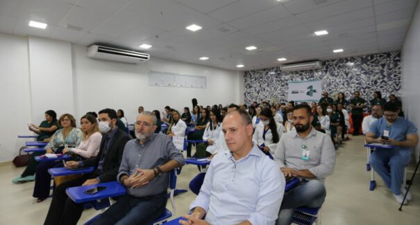 Profissionais de saúde do Hospital do Servidor Estadual na campanha de maio laranja