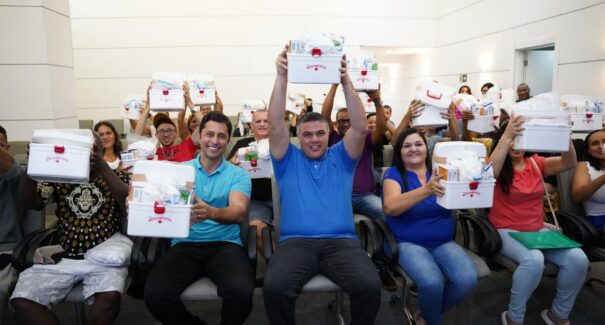 Duarte Jr. entrega EPIs a cuidadores e monitores da Rede Municipal de Educação de São Luís